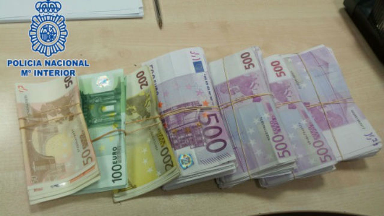 La Policía Nacional interviene 180.000 euros ocultos en cuñas de zapatos de mujer