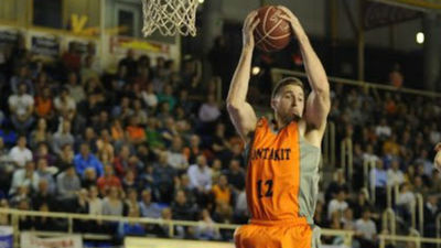 Wear: "Parecemos dos equipos distintos en casa y fuera, hay que corregirlo"