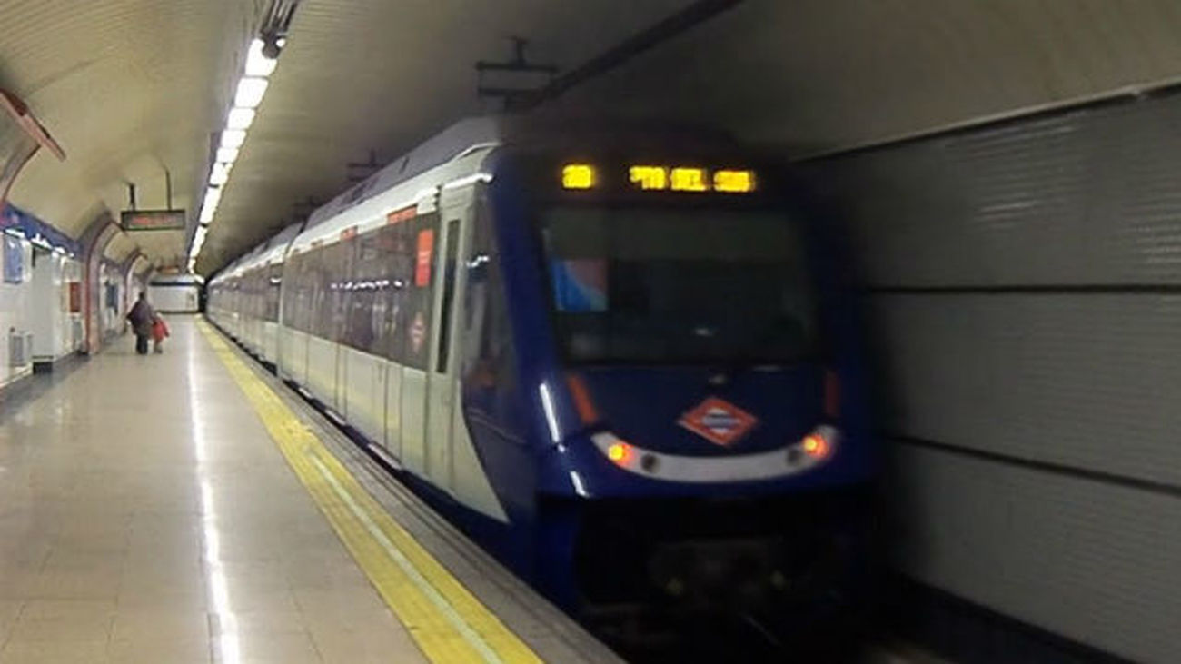 Interrumpida la línea 10 de Metro durante 90 minutos tras ser arrollada una joven