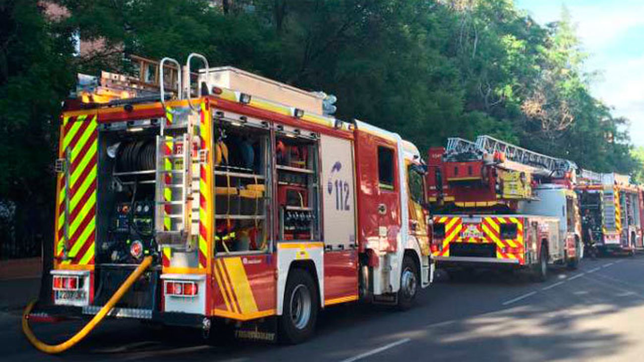 Cortada la calle Mayor por riesgo de desprendimiento de una cornisa