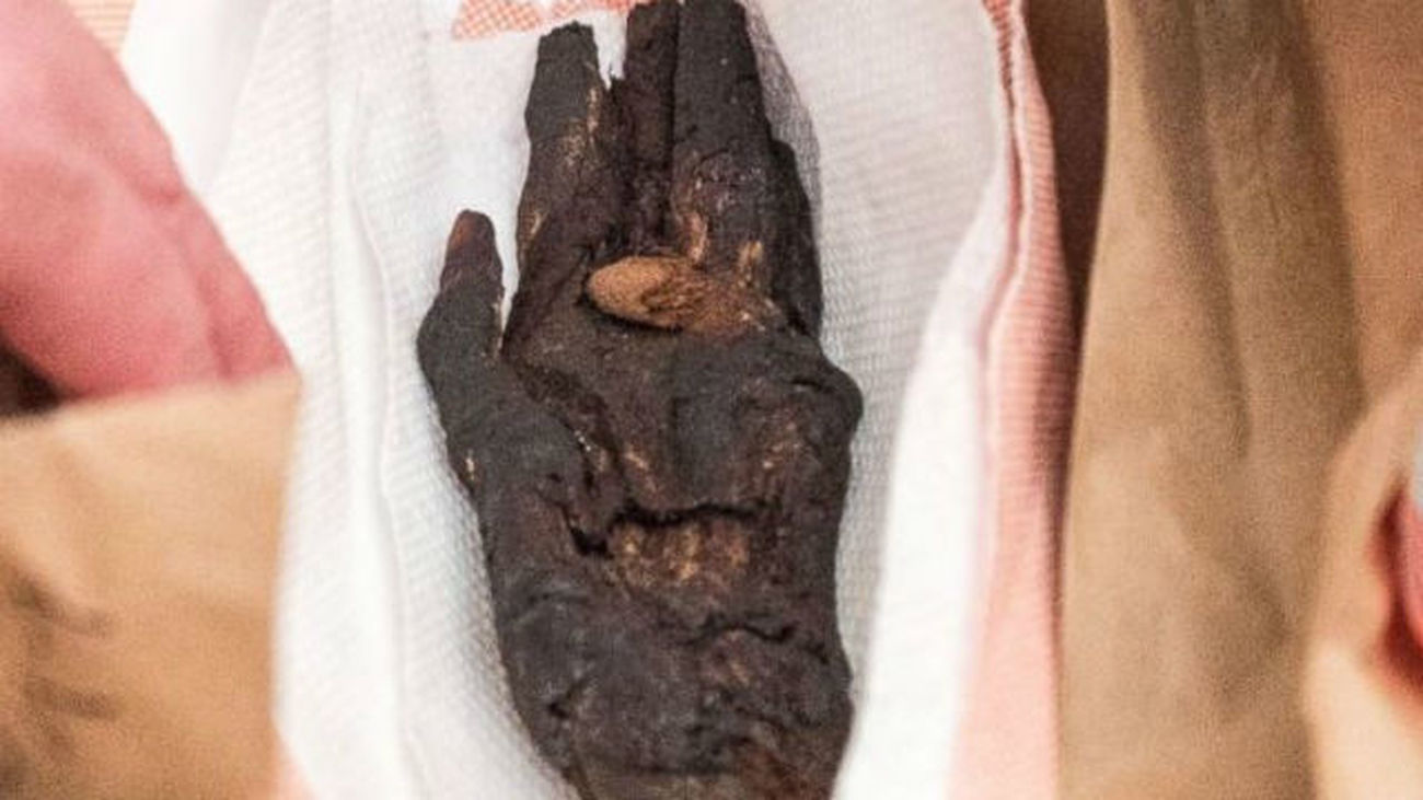 EE.UU. devuelve a Egipto la mano de una momia y otros cuatro objetos robados