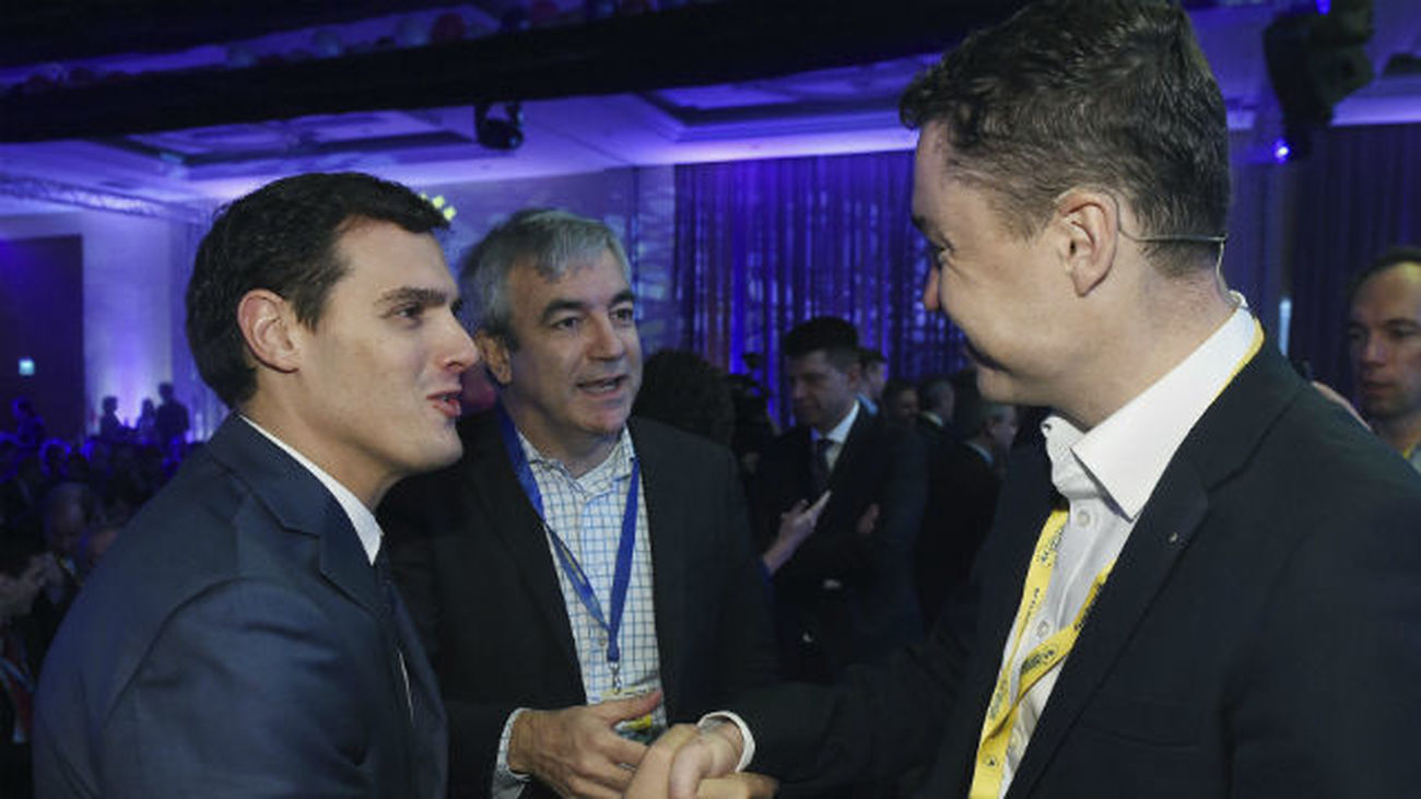 Liberales europeos se postulan en Varsovia como la alternativa al populismo