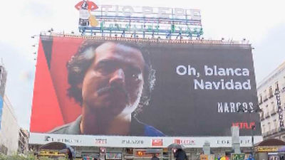 Polémica por un cartel gigante de 'Narcos' con el lema 'Oh, blanca Navidad'