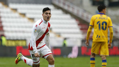2-0. El Rayo gana al Alcorcón sin disipar sus dudas
