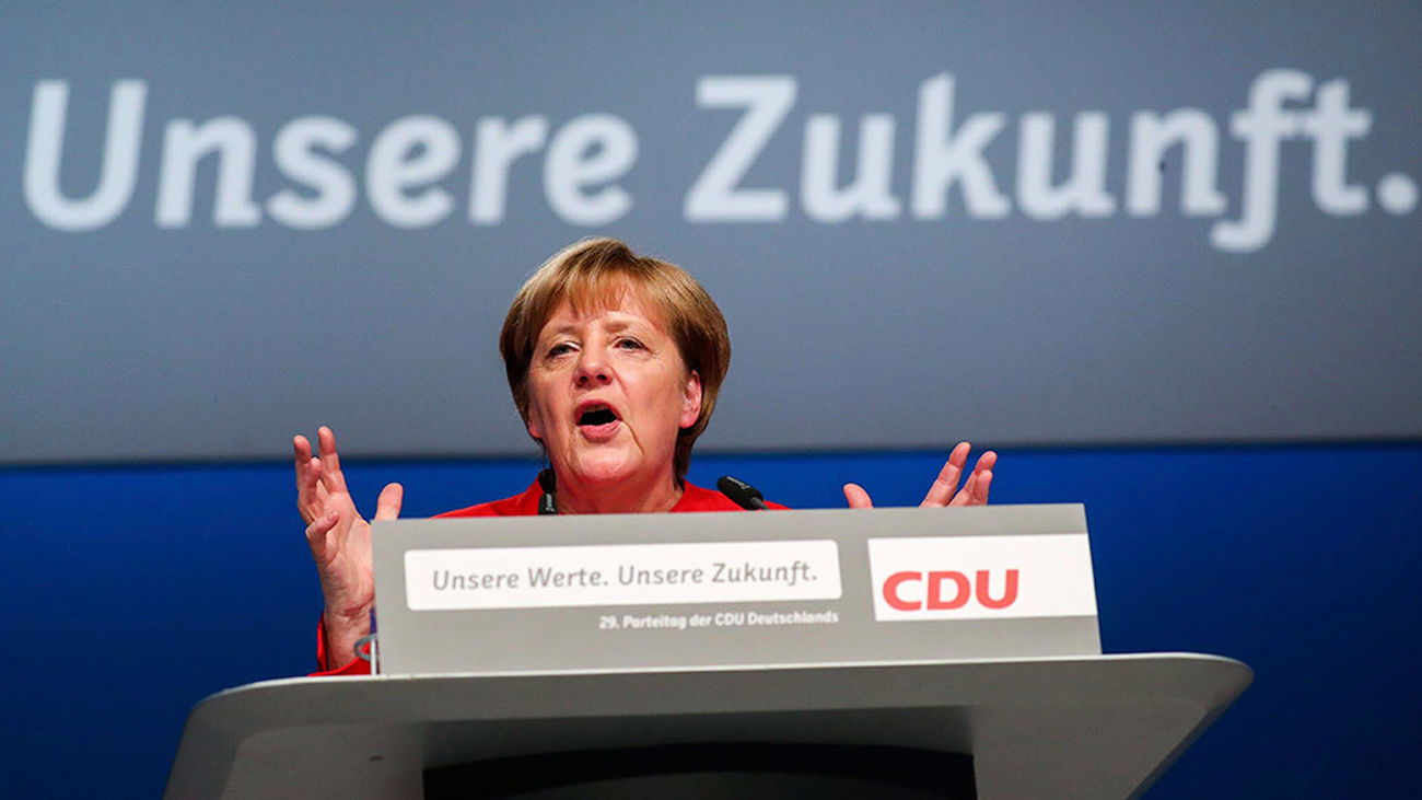 La canciller alemana, Angela Merkel, pronuncia su discurso durante el congreso federal de la Unión Cristianodemócrata (CDU), en