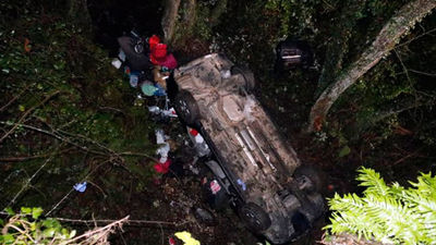 Dos mujeres y un bebé mueren al caer su coche en un barranco en Girona