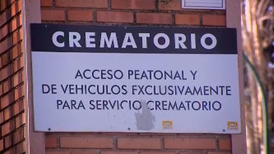 Hartos del crematorio en la colonia de Villaescusa