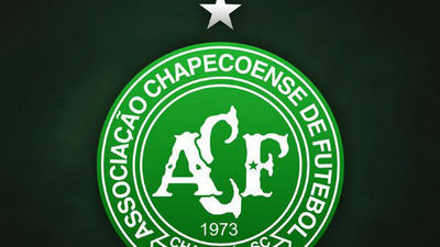 El Chapecoense modifica su escudo para recordar a las víctimas del avión