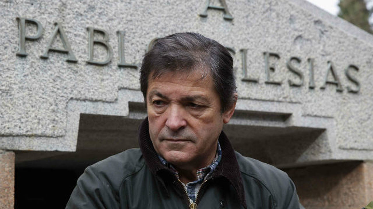 El Presidente de la Gestora del PSOE llama a hacer política "con la cabeza" y sin prisas