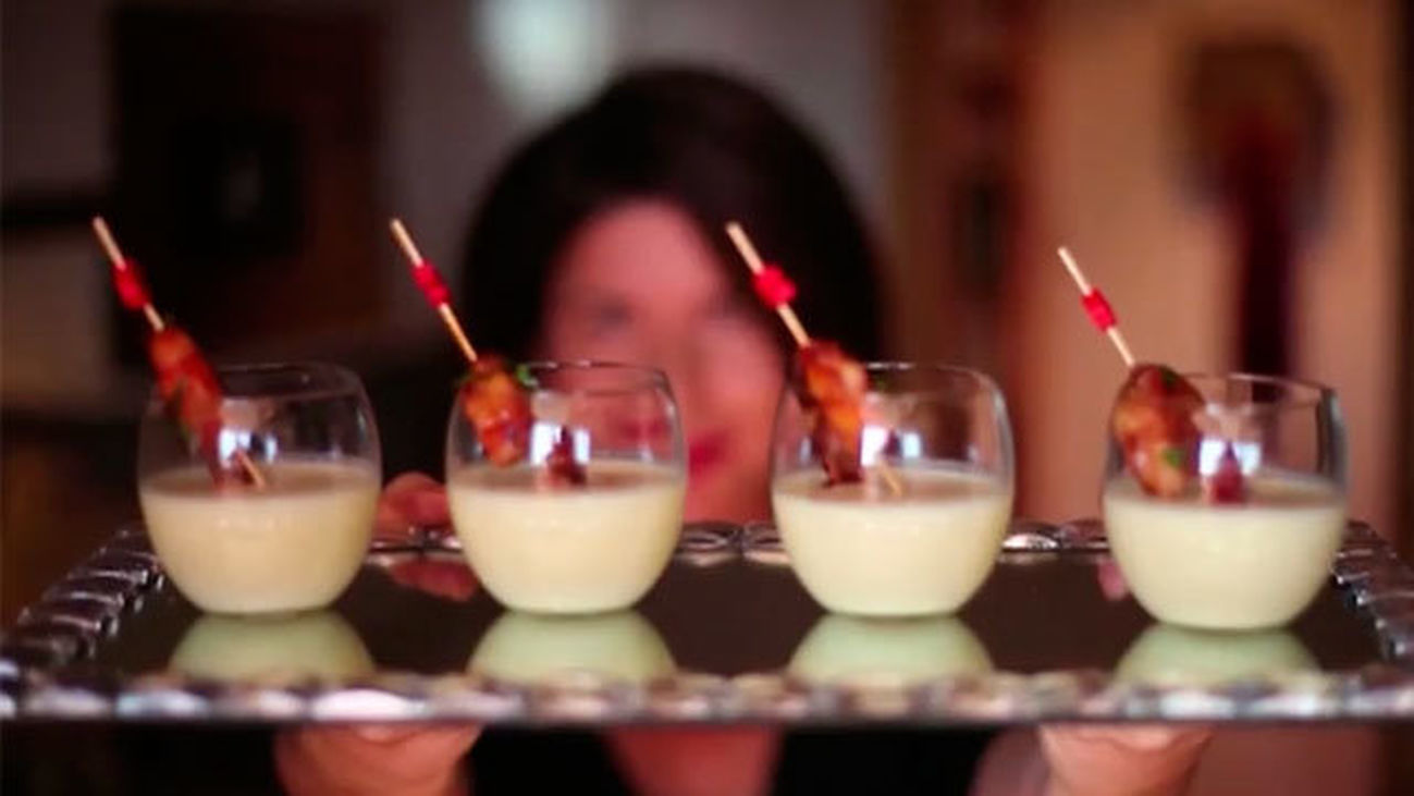 Crema de manzana templada con langostinos