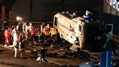 Un atentado suicida deja 38 muertos y 136 heridos en Estambul