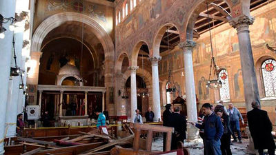 25 muertos y 49 heridos en un atentado en la catedral cristiana copta de El Cairo