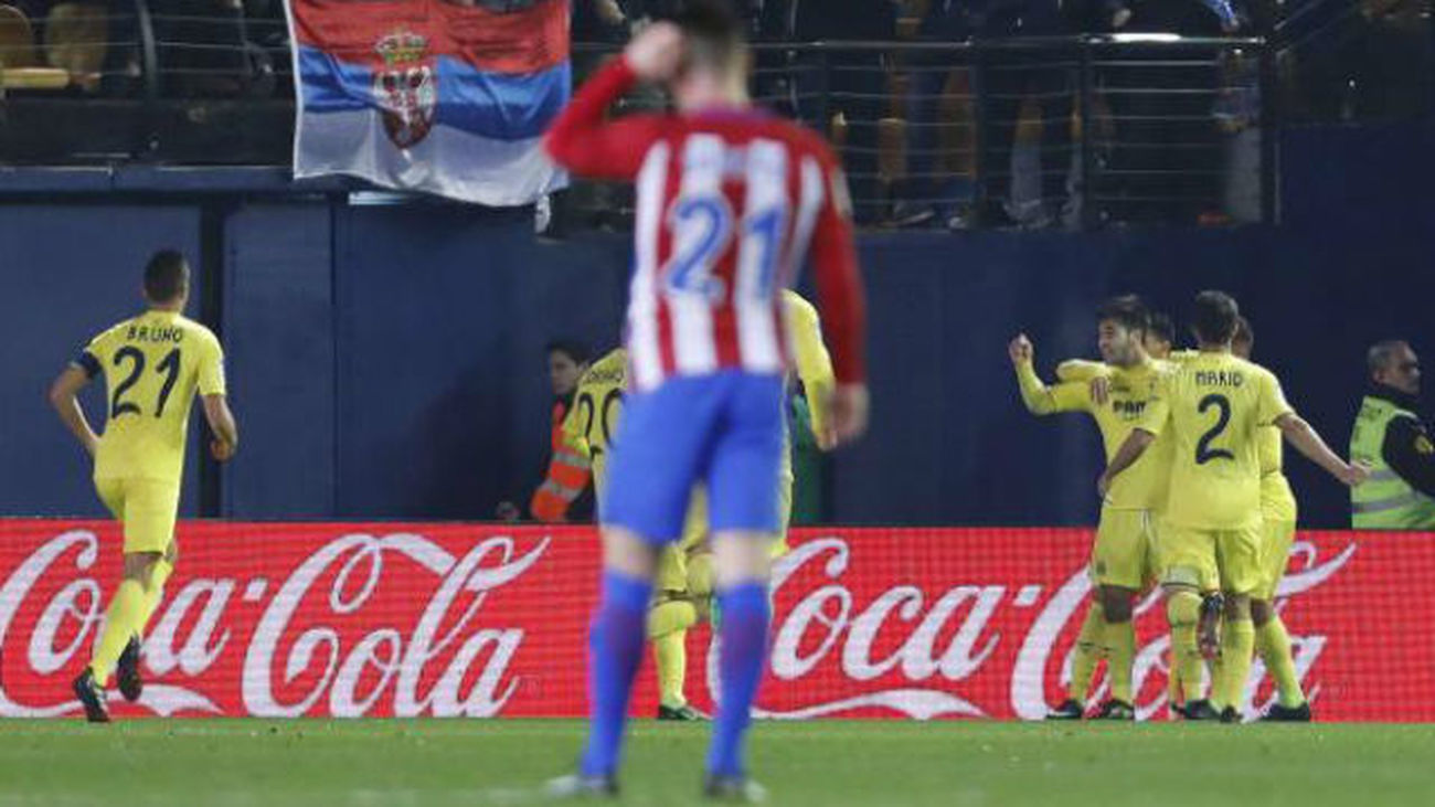 3-0. 'El submarino amarillo' hunde a un Atlético irreconocible