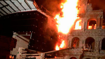 Un incendio destruye un edificio del parque temático de Tarragona