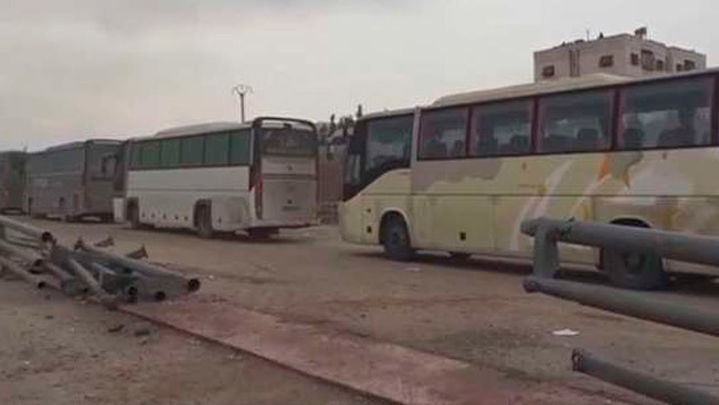 Paralizan la evacuación del este de Alepo por la quema de autobuses