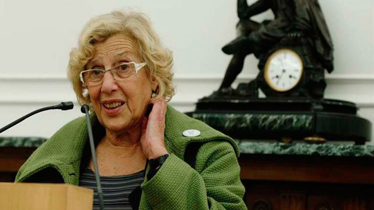 Carmena quiere instalar jardines en marquesinas y techos de los autobuses de la EMT