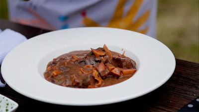 La receta setera: Lengua de vaca y carrilleras ibéricas estofadas y gratinadas