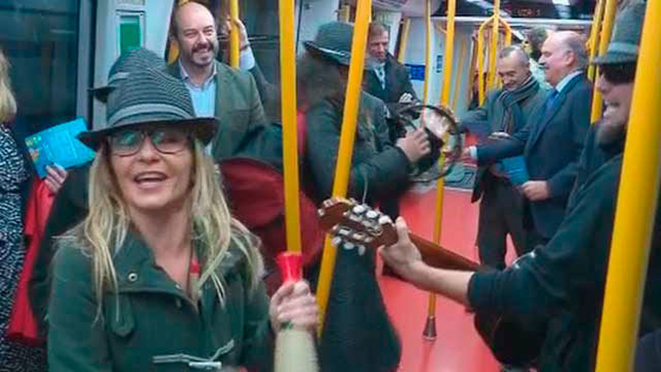 Metro felicita la Navidad en la linea 6 de Metro