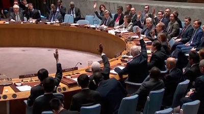 Israel toma represalias por la resolución de la ONU que celebran los palestinos