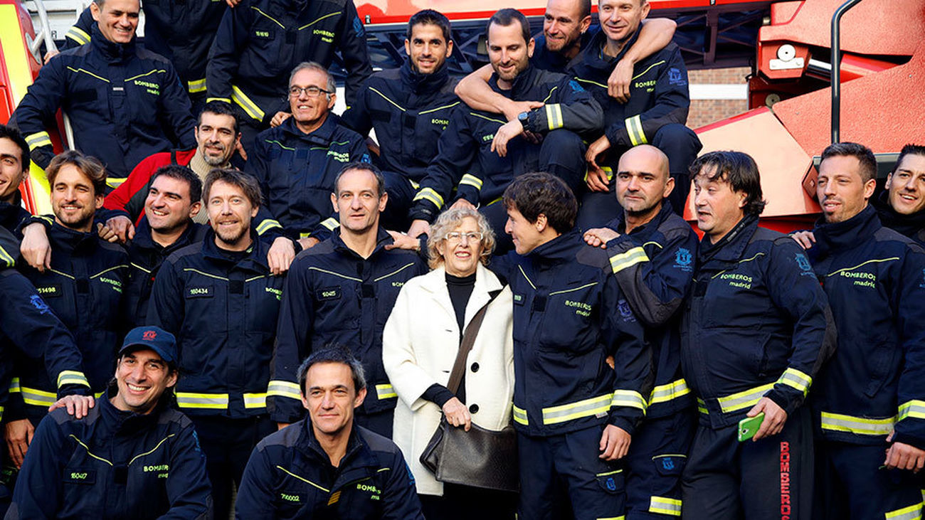 Carmena agradece a los servicios de emergencias el hacer  "posible que Madrid pueda celebrar la Navidad"