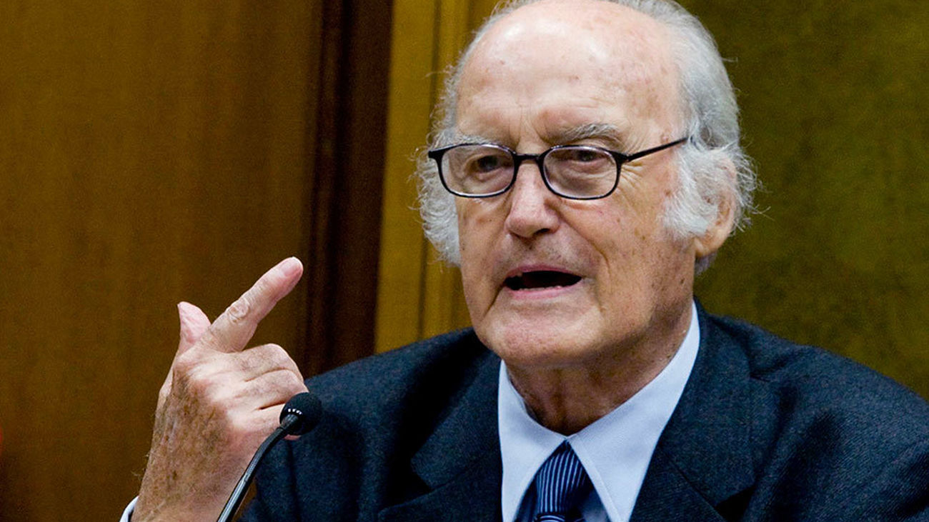 Fotografía de archivo del 28/11/2009 del director artístico Manuel Gil Parrondo y Rico (EFE)