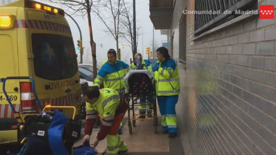 Una mujer da a luz en casa asistida por su marido con las indicaciones del SUMMA