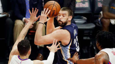 Marc Gasol vuelve a destacar; Mirotic ayuda al triunfo ante los Cavs
