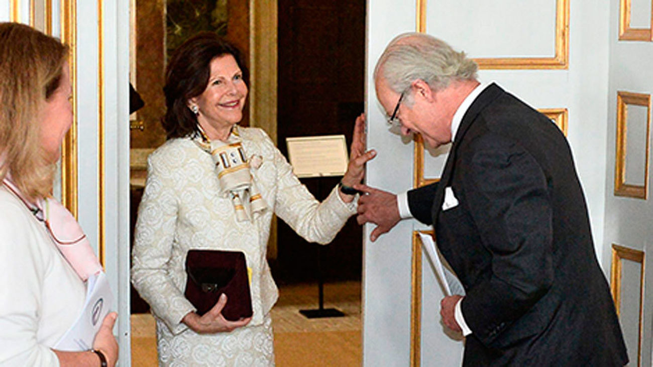 La Reina Silvia de Suecia en su residencia oficial en el castillo de Drottningholm