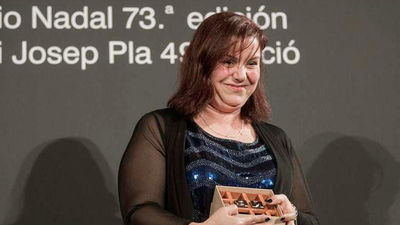 La escritora barcelonesa Care Santos gana el Premio Nadal