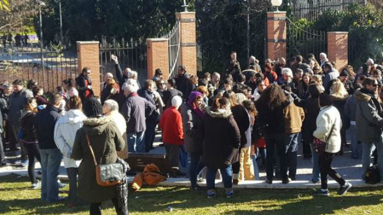 Vecinos del distrito se concentran contra el asesinato machista en Hortaleza