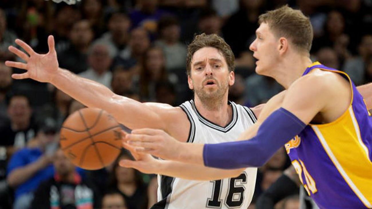 Pau Gasol ante los Lakers