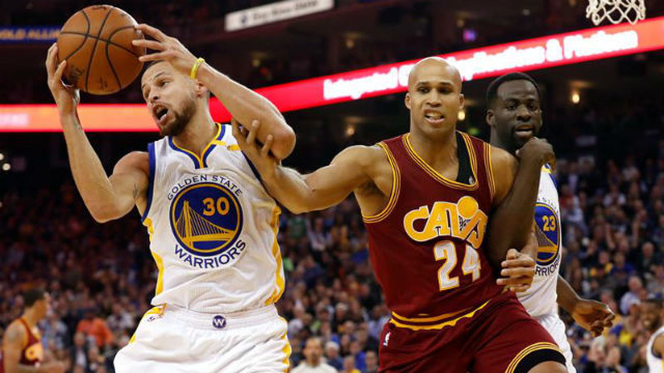 Los Warriors pasan por encima de los Cavs