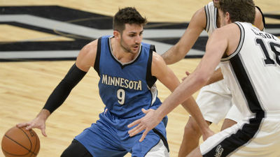 'Doble-doble' de Rubio ante los Spurs de Gasol