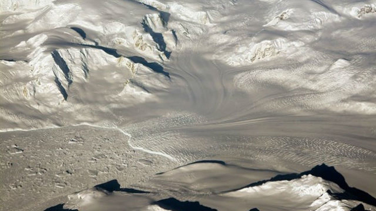 Enormes valles submarinos penetran bajo los glaciares antárticos