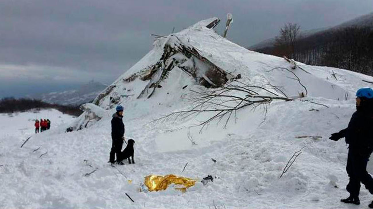 La búsqueda de supervivientes en hotel italiano sepultado sigue sin descanso