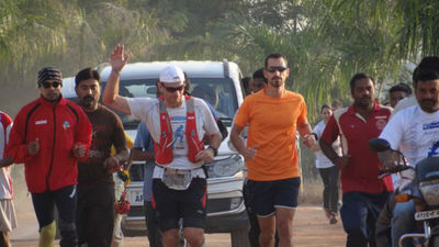 Corren 500 kilómetros para apadrinar a 500 niños en la India