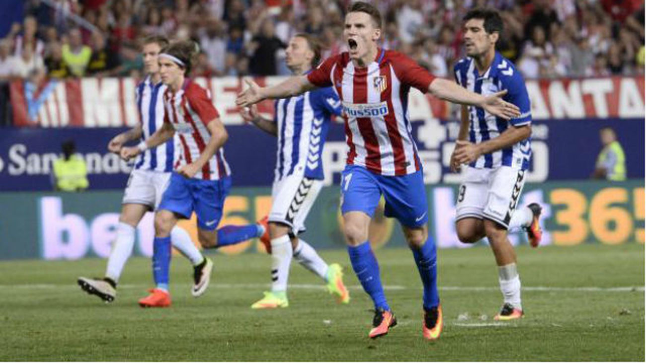 Gameiro ante el Alavés