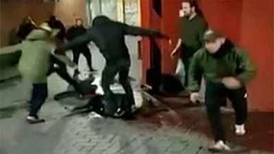 Una jóven herida tras recibir una brutal paliza en la puerta de un pub de Murcia