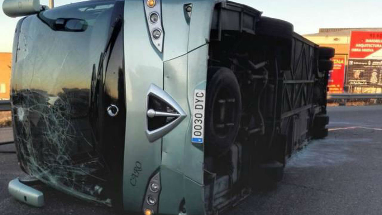 Libertad con cargos para el conductor del autobús escolar volcado que dió positivo en cocaína