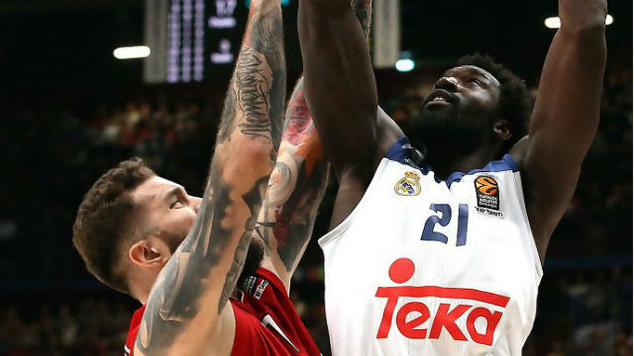 Hunter ante el Armani Milan