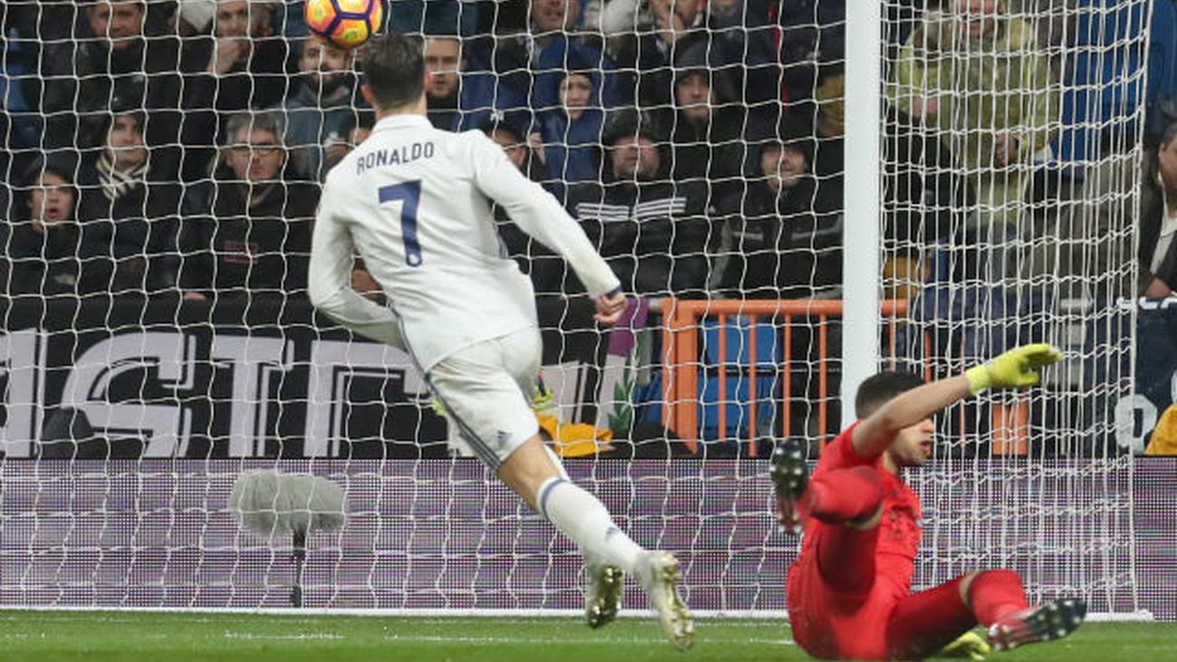 3-0. El Real Madrid se escapa en el liderato con una goleada a la Real Sociedad