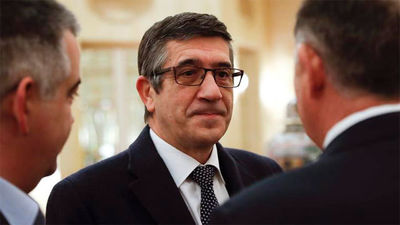 Patxi López dice que nunca enfrentará a unos militantes con otros