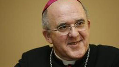 La ONCE presenta al cardenal Osoro la primera Biblia para personas ciegas