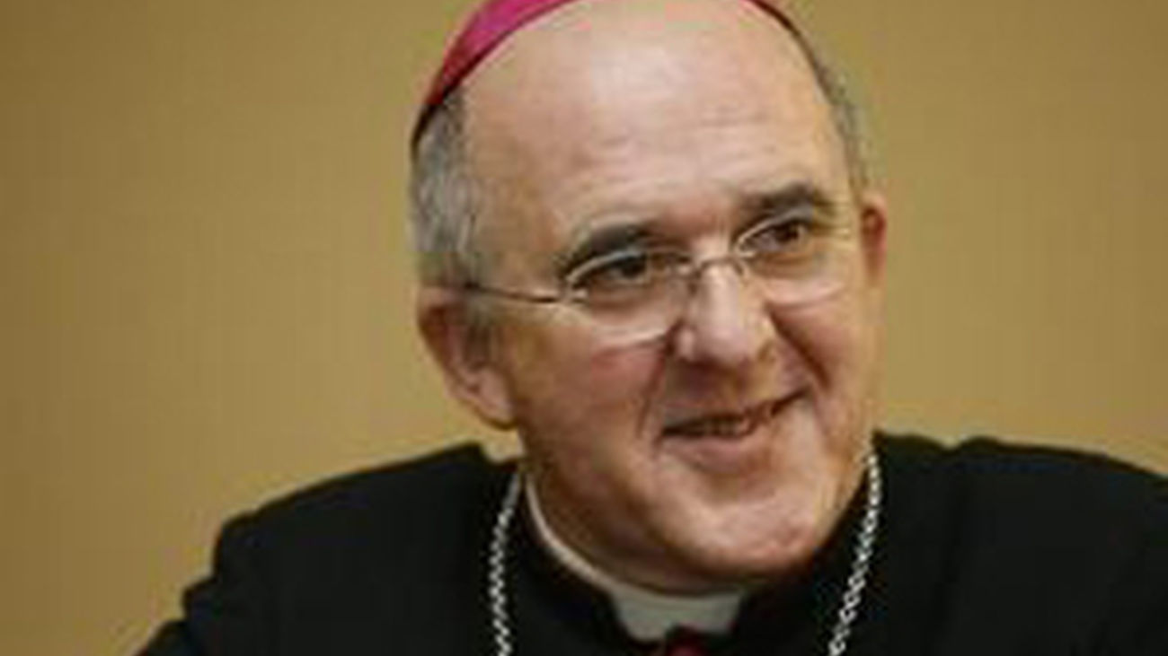 La ONCE presenta al cardenal Osoro la primera Biblia para personas ciegas