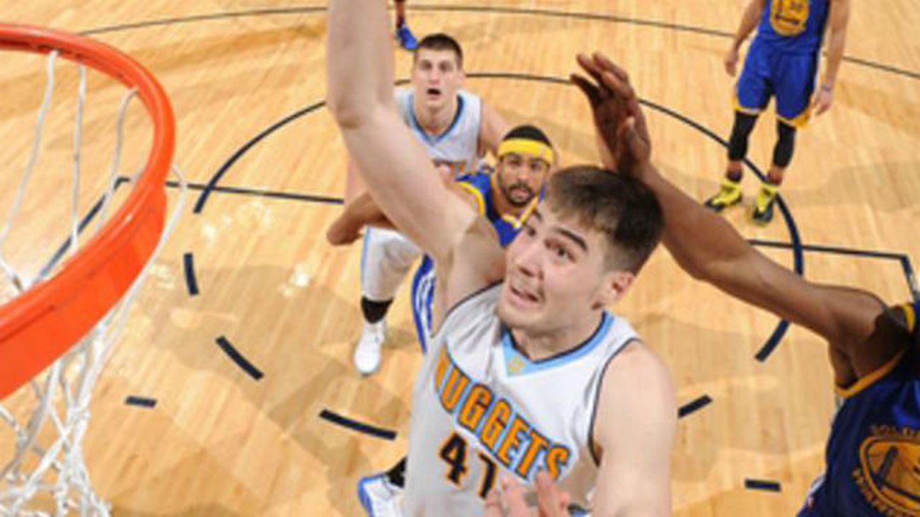 Juancho Hernangómez ante los Warriors