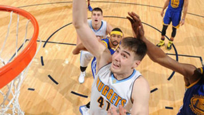 Exhibición de Juancho Hernangómez ante los Warriors