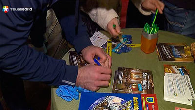 La iglesia de San Antón entrega cintas para pedir deseos a San Valentín