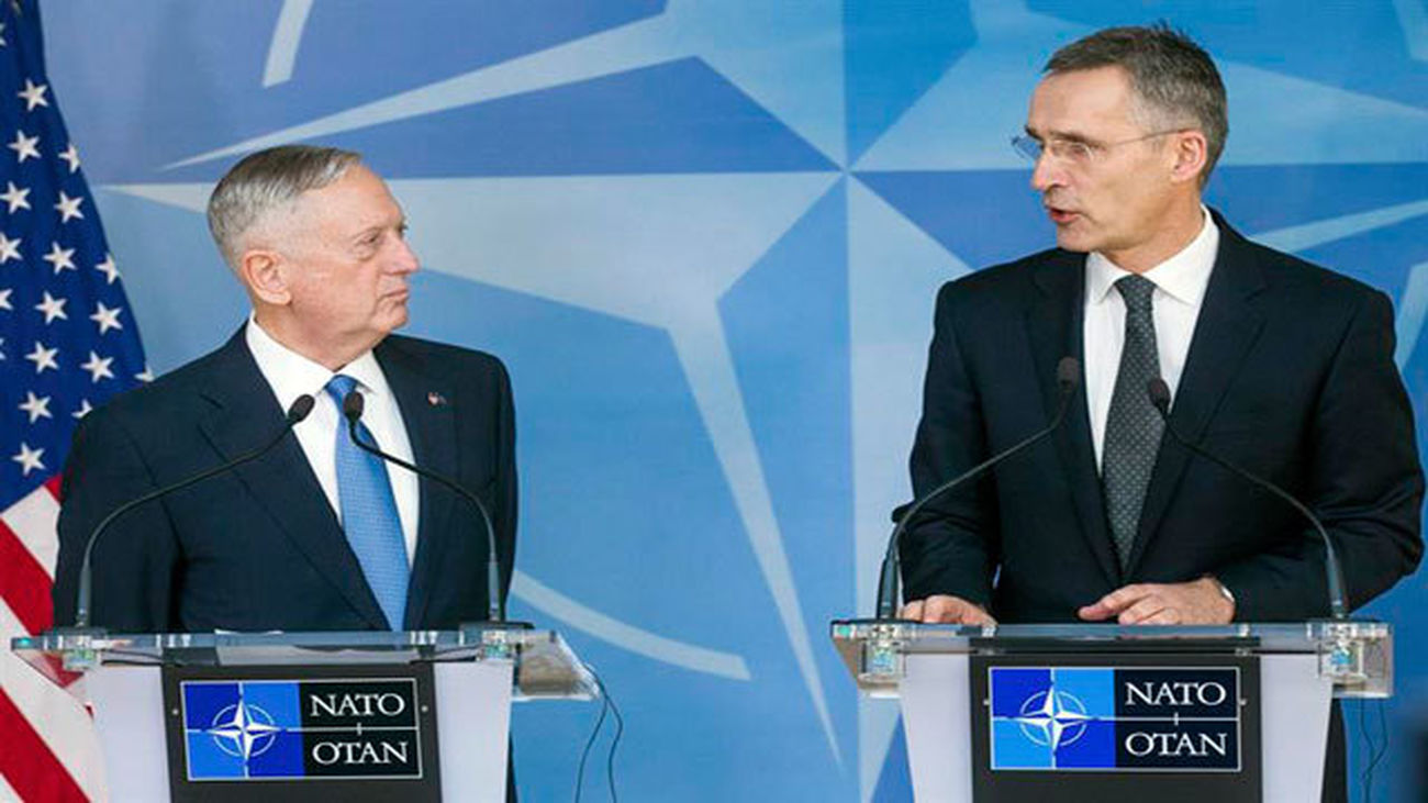 James Mattis con Jens Stoltenberg