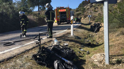 Dos motos arden en un accidente múltiple con heridos en Robledo de Chavela
