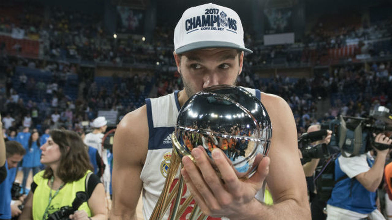 Reyes: "Muy contento por este título y por ser padre por segunda vez"